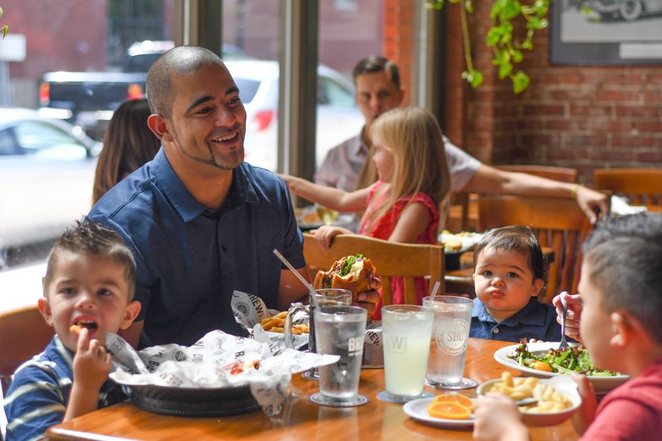 A father eats lunch with his children at Springfield Brewing Company