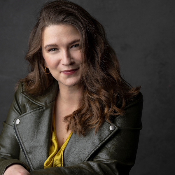 Laura Peek at the Blue Room